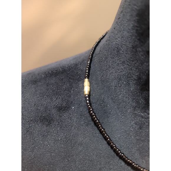 Women's Lightweight Beaded Necklace With Center Bead And Screw Lock Jewelry - Picture 6 of 6